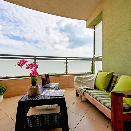 Family Apartment With A Terrace On Aleje Jerozolimskie Варшава Екстер'єр фото