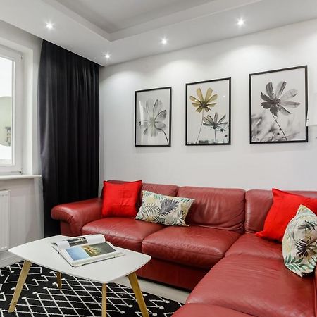 Family Apartment With A Terrace On Aleje Jerozolimskie Варшава Екстер'єр фото