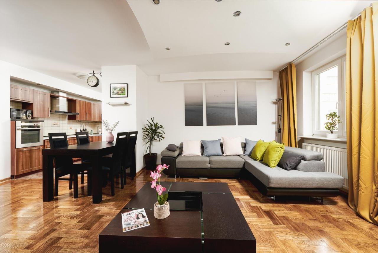 Family Apartment With A Terrace On Aleje Jerozolimskie Варшава Екстер'єр фото