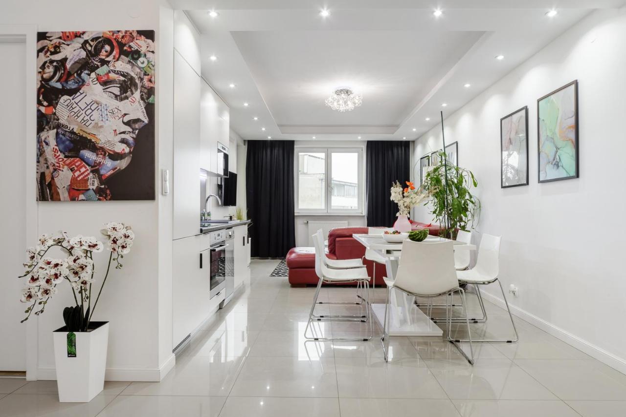 Family Apartment With A Terrace On Aleje Jerozolimskie Варшава Екстер'єр фото