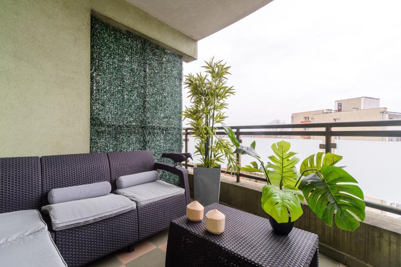 Family Apartment With A Terrace On Aleje Jerozolimskie Варшава Екстер'єр фото