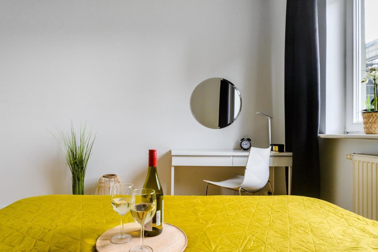Family Apartment With A Terrace On Aleje Jerozolimskie Варшава Екстер'єр фото